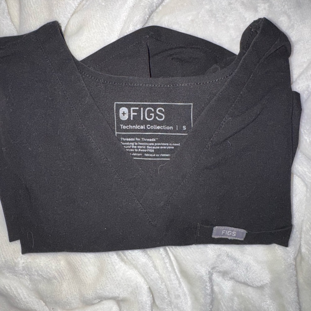Figs Classic Black V-Neck Scrub Top